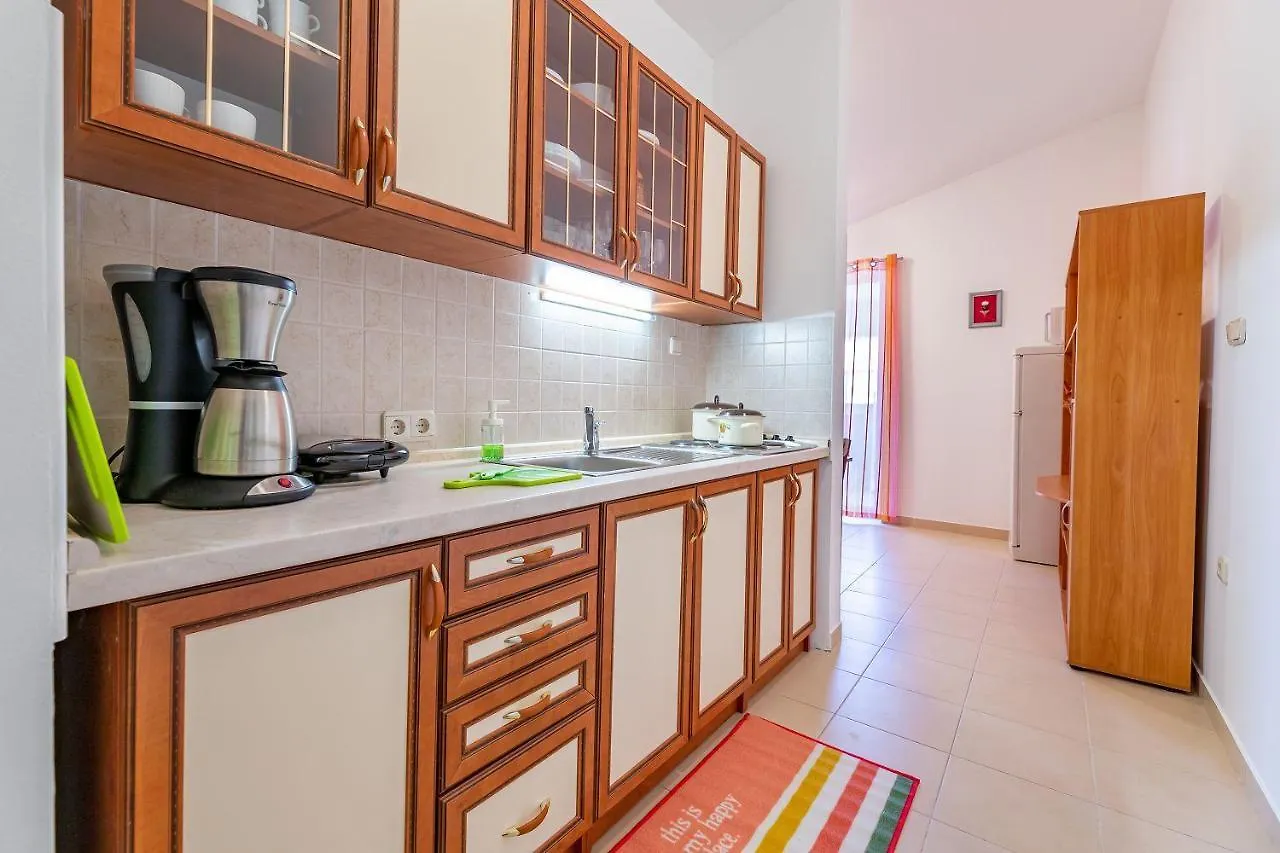 Apartment Nur 350 Meter Zum Kieselstrand Baska