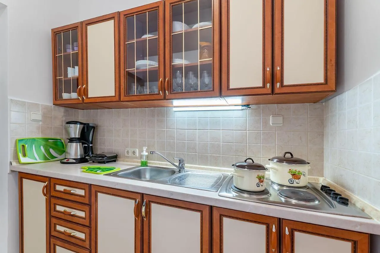 Apartment Nur 350 Meter Zum Kieselstrand Baska  Croatia